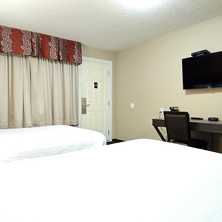 Royal Lodge Edmonton Esterno foto