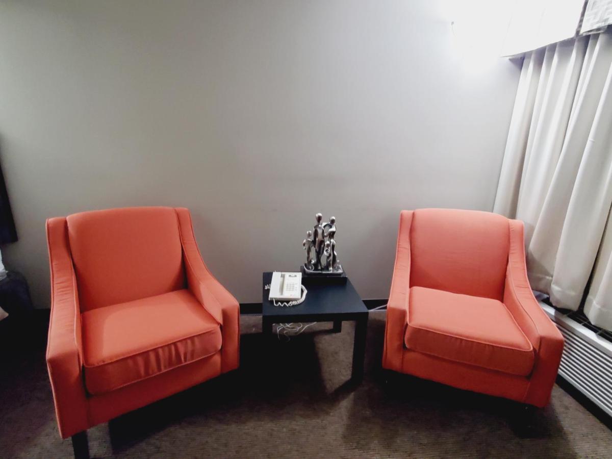 Royal Lodge Edmonton Esterno foto