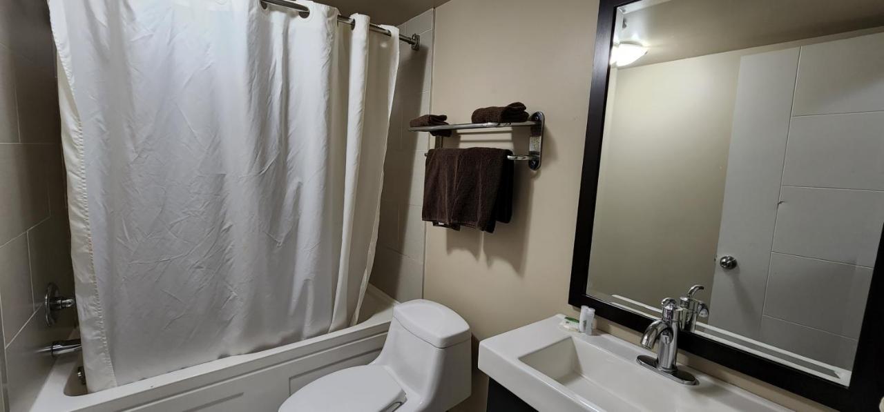 Royal Lodge Edmonton Esterno foto