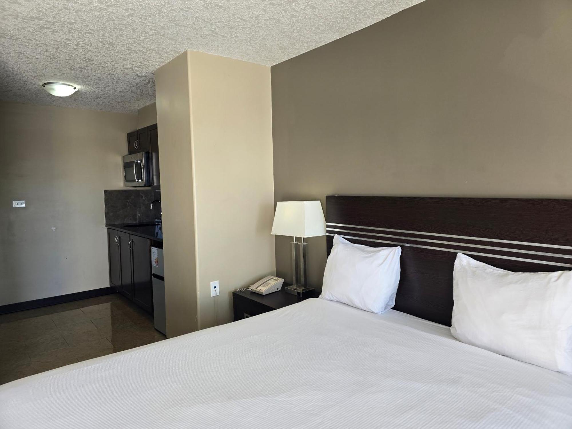 Royal Lodge Edmonton Esterno foto