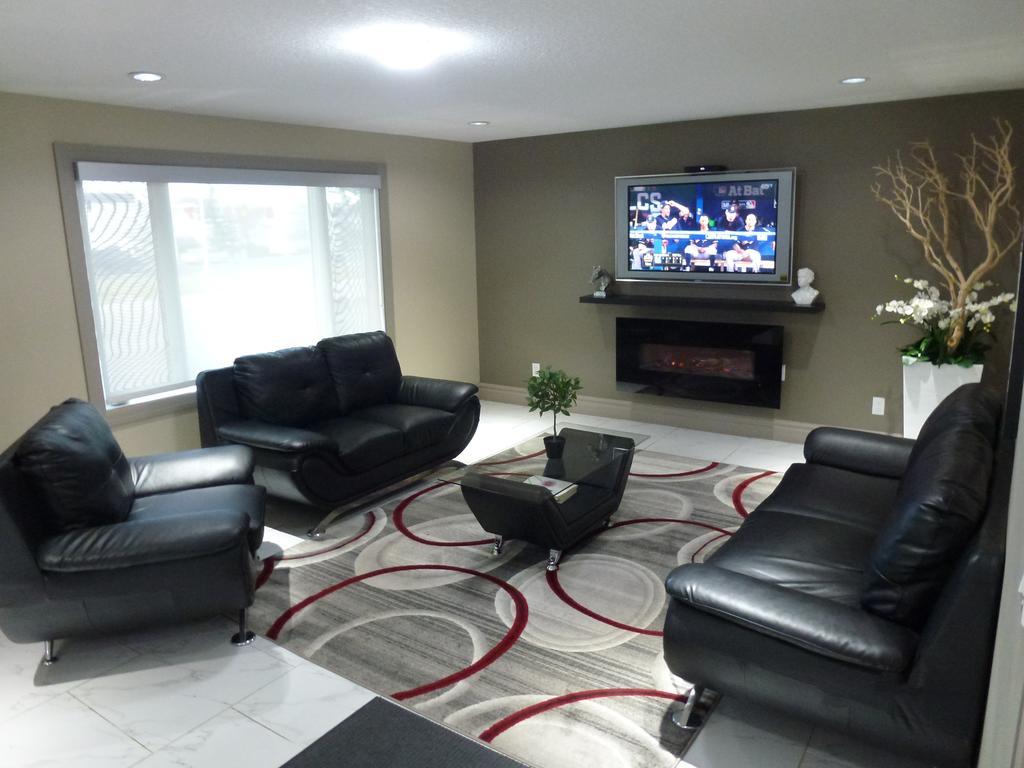 Royal Lodge Edmonton Esterno foto