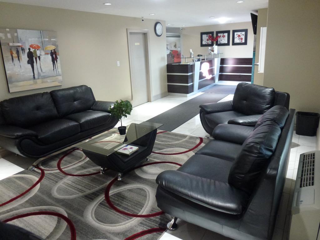Royal Lodge Edmonton Esterno foto