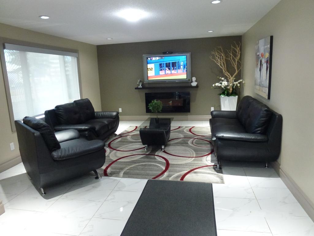 Royal Lodge Edmonton Esterno foto